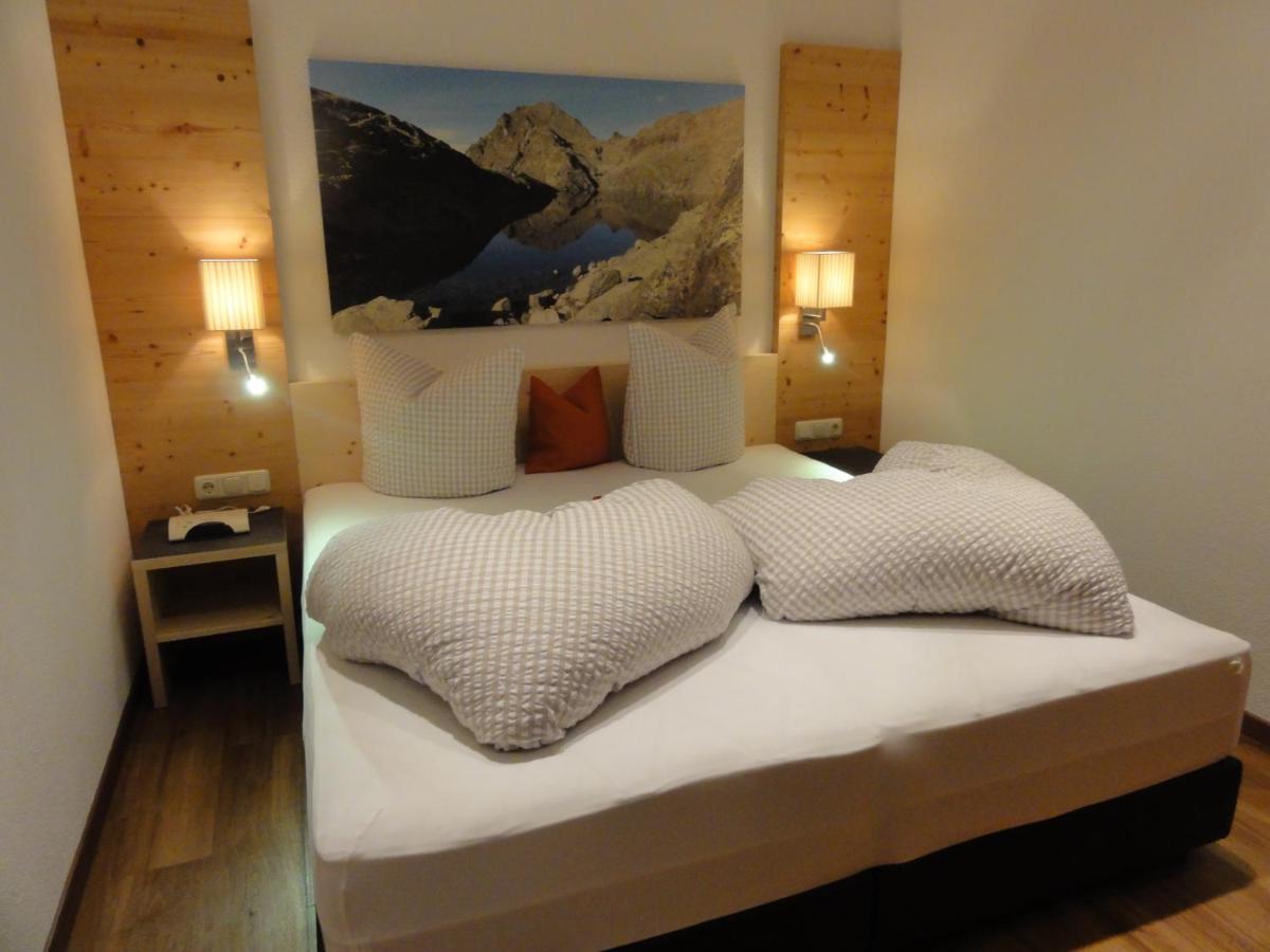 Haus Raetia Appartement Serfaus Kamer foto