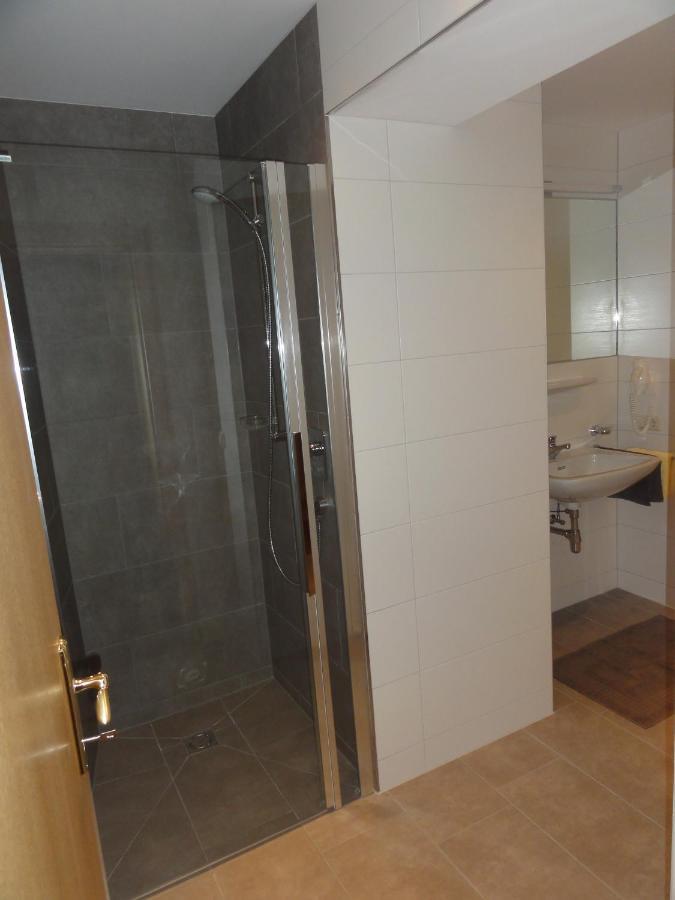 Haus Raetia Appartement Serfaus Kamer foto