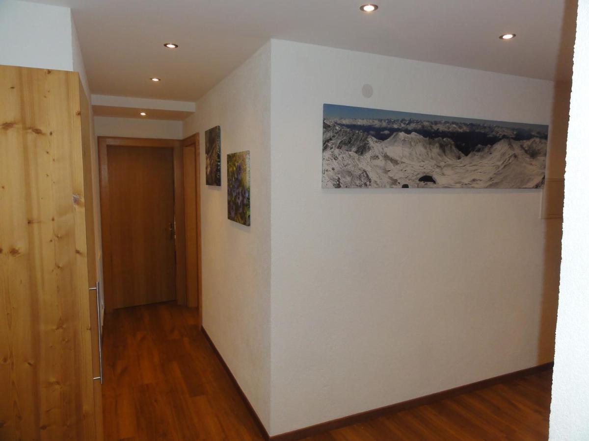 Haus Raetia Appartement Serfaus Kamer foto