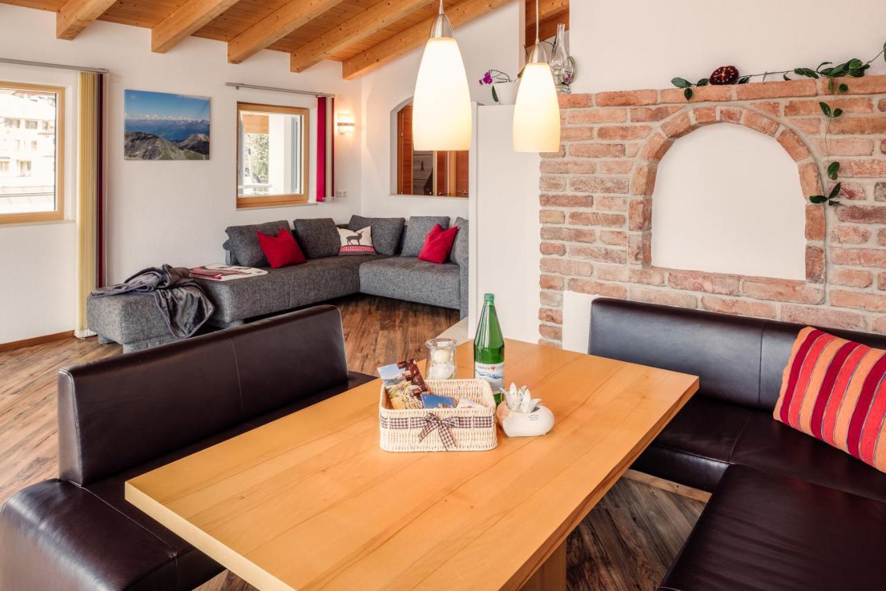 Haus Raetia Appartement Serfaus Kamer foto